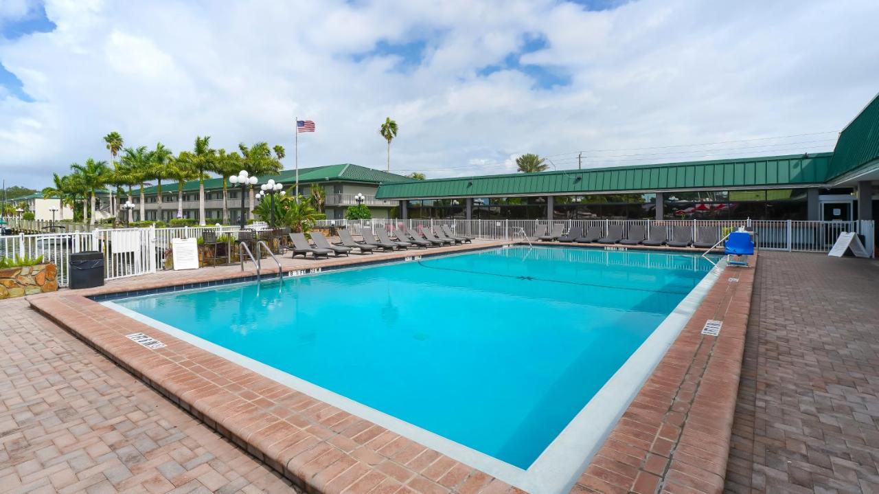 Waterfront Room, Heated Pool, Tiki Bar & Grill Sarasota Dış mekan fotoğraf