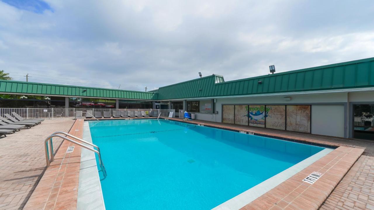 Waterfront Room, Heated Pool, Tiki Bar & Grill Sarasota Dış mekan fotoğraf