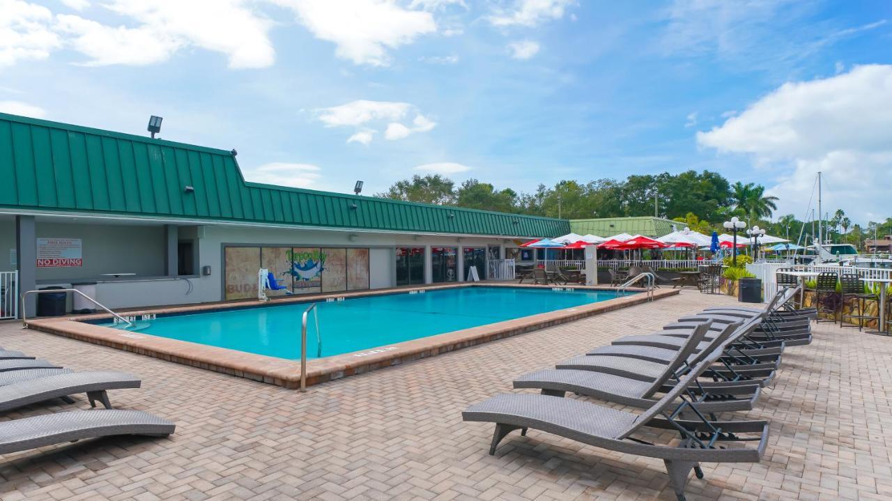 Waterfront Room, Heated Pool, Tiki Bar & Grill Sarasota Dış mekan fotoğraf
