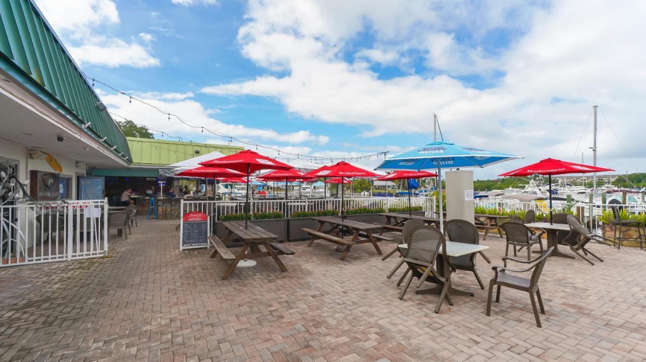 Waterfront Room, Heated Pool, Tiki Bar & Grill Sarasota Dış mekan fotoğraf