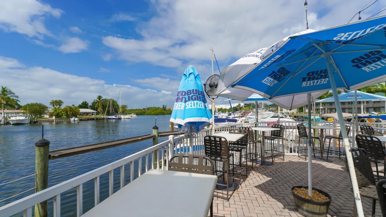 Waterfront Room, Heated Pool, Tiki Bar & Grill Sarasota Dış mekan fotoğraf