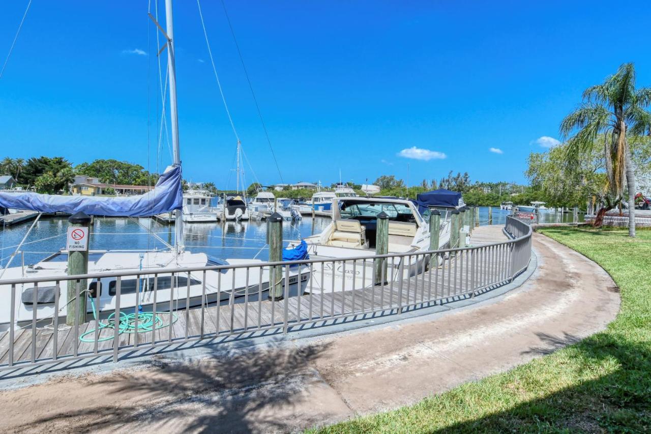 Waterfront Room, Heated Pool, Tiki Bar & Grill Sarasota Dış mekan fotoğraf