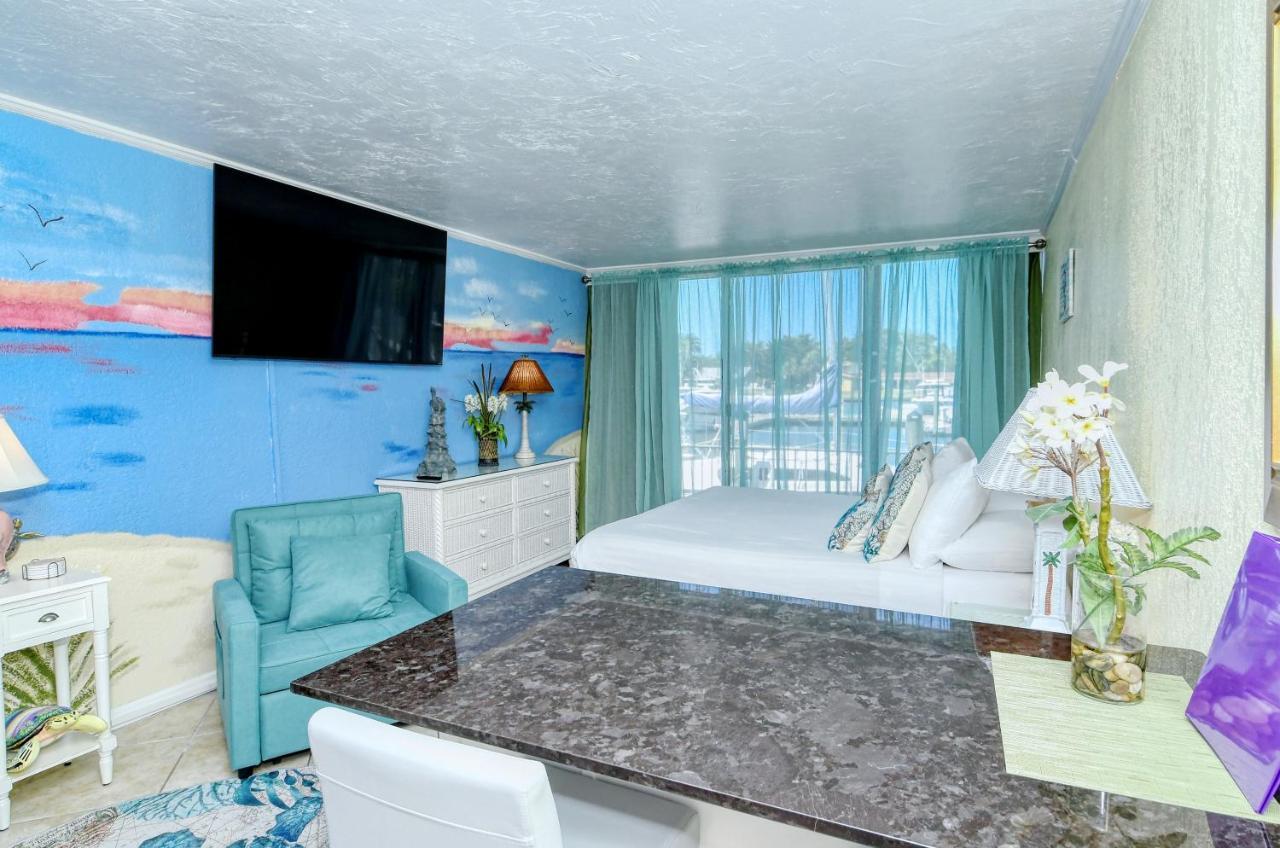 Waterfront Room, Heated Pool, Tiki Bar & Grill Sarasota Dış mekan fotoğraf