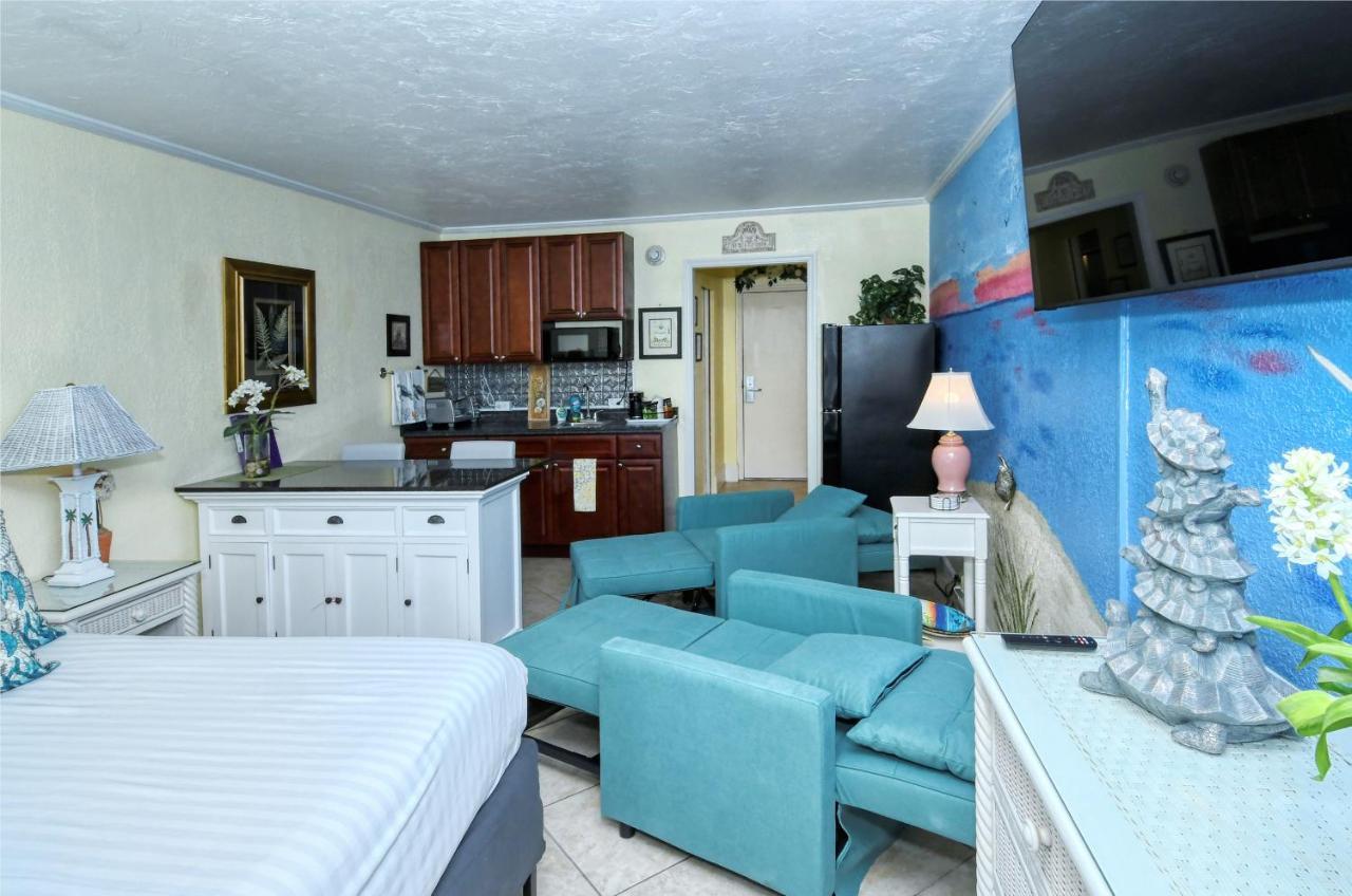 Waterfront Room, Heated Pool, Tiki Bar & Grill Sarasota Dış mekan fotoğraf