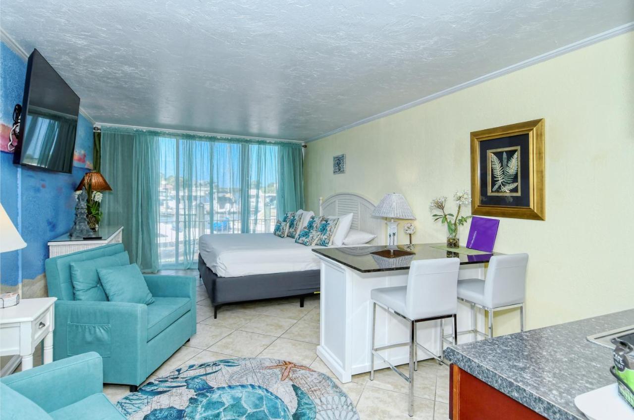 Waterfront Room, Heated Pool, Tiki Bar & Grill Sarasota Dış mekan fotoğraf