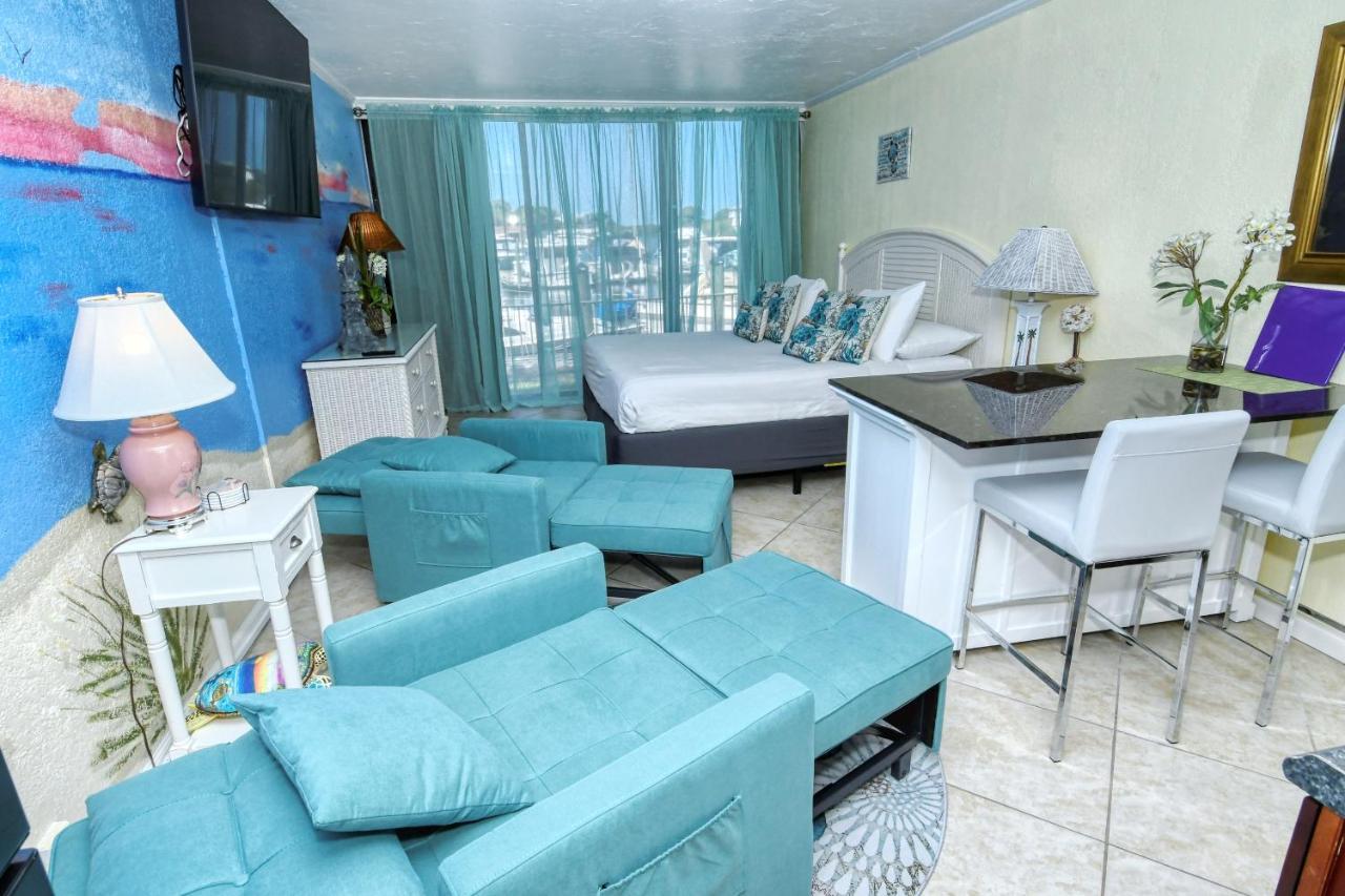 Waterfront Room, Heated Pool, Tiki Bar & Grill Sarasota Dış mekan fotoğraf